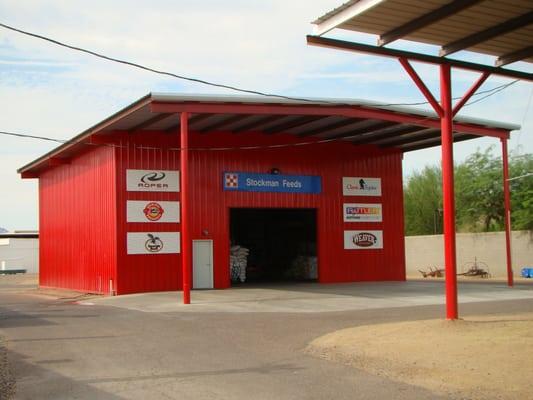 2500' of warehouse, with 5000+ bags of your favorite products from Nutrena, Purina, Lakin Milling, Leach Grains, Loyall, etc.