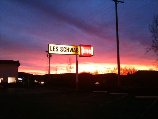 Les Schwab Tire Center