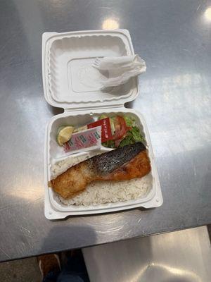 4. Grilled Fresh Salmon Bento