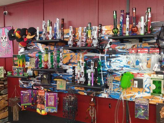 GRAFFIXS ACRYLIC WATERPIPES ON DECK!