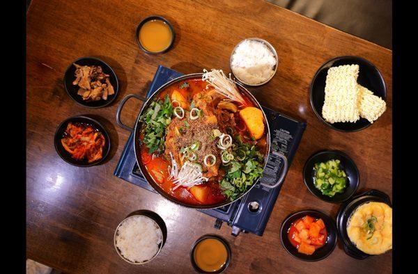 Ganjatang Combo
Pork Neck Bone, with Steamed egg and noodle
