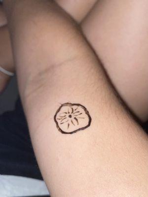 Destin Henna 5 @ Pensacola Beach. Sand Dollar = Sad Raisin.