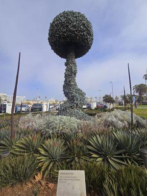 Chain Reaction sculpture - very powerful