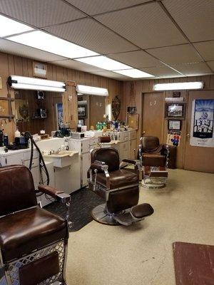 Johnnys Barber Shop