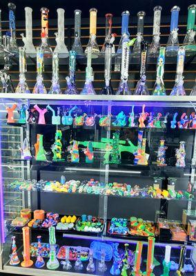 Silicone Glow in the dark water Bongs & pipes *Must Be 21+ to Purchase*