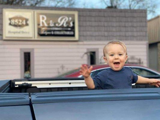 R & R's Antiques and Collectibles