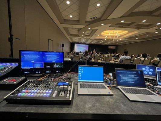 Simultaneously input, output, and live stream high-definition video broadcasts with this V-160HD SDI/HDMI Streaming Video Switcher from Rola