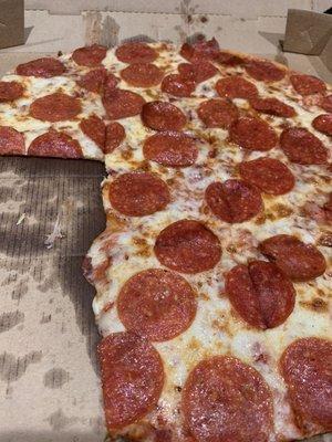 Thin pepperoni pizza