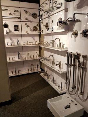 Lots of faucet options!!