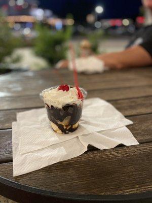 Brownie sundae with caramel sauce