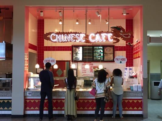 DO NOT spend your money at this establishment!