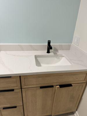 Main bathroom countertop