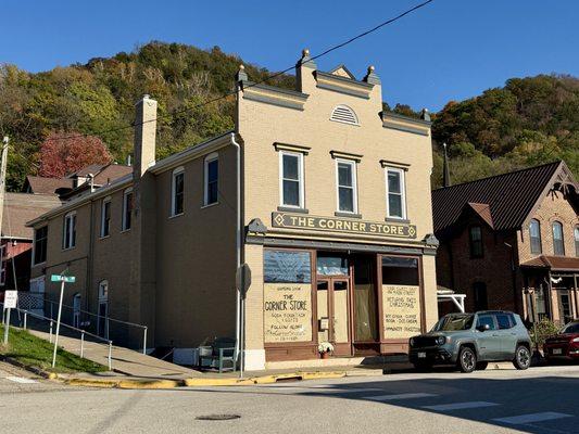 The Corner Store: Soda Fountain & Gifts