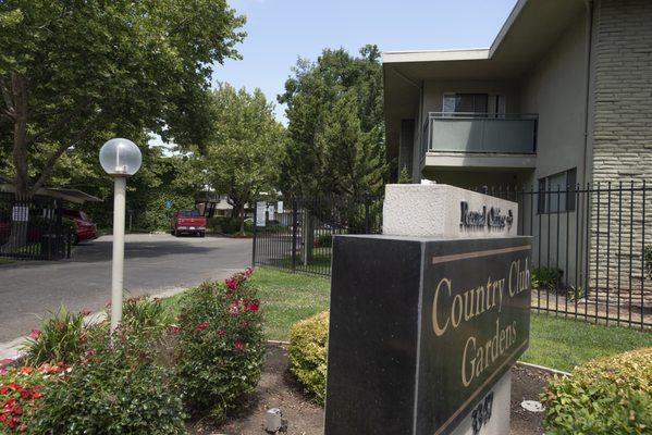 Country Club Gardens