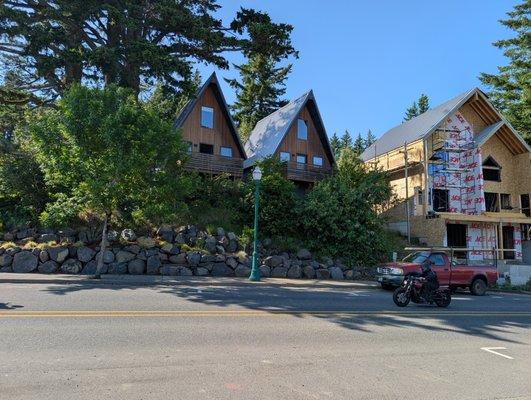 Artbliss Hotel busy highway location