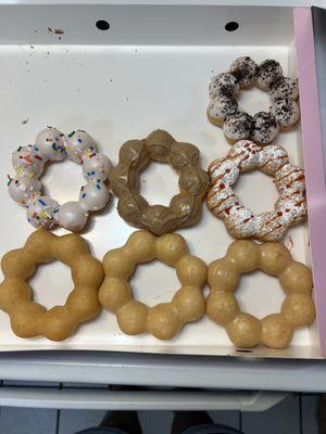 Cookies and cream, Birthday Cake, Coffee Caramel, Funnel Cake, Plain, and Glazed donuts