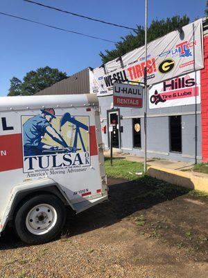 Convenient and quick rental service. An excellent shop with amazing canned soda selections. Close to Grambling State University. Go Tigers!