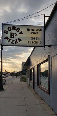 A beautiful Sept evening for pizza.