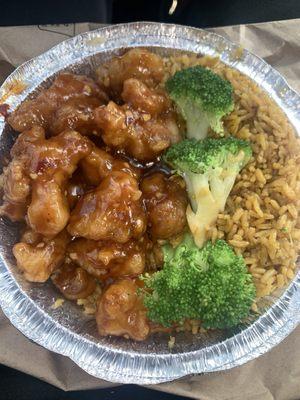 General Tso chicken lunch special
