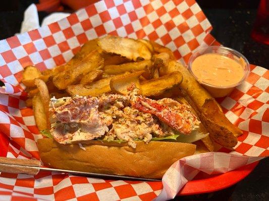 Pacific Boil & Lounge