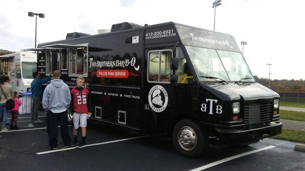 Two Brothers BBQ - Pulled Pork Express