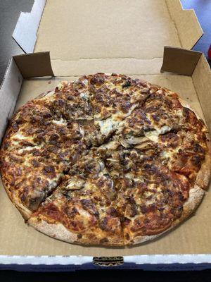 3 topping thin crust with beef, mushrooms and onions.