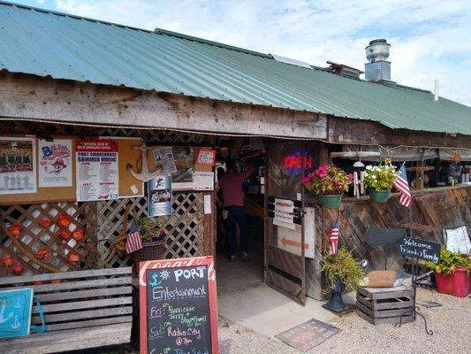 Port Lounge & Smokehouse