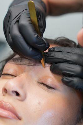 Brow Tweezing for our Brow Design service