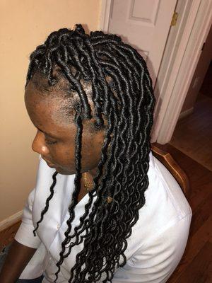 Dee n Krissy's Hair Mania