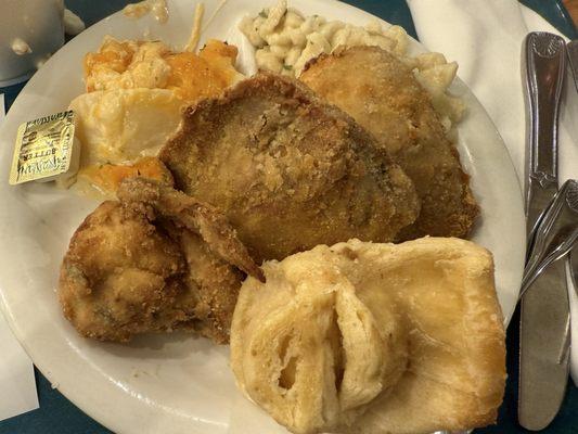 3 Piece Chicken with 2 Sides and Bread Roll