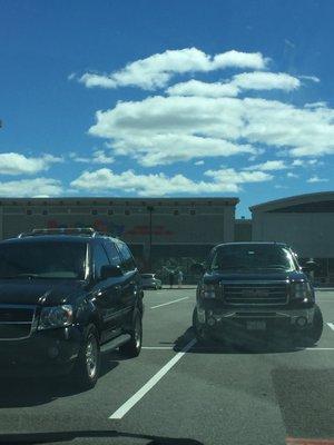 Hudson Party City -- Highland Commons : 32 Highland Commons East, Hudson Storefront