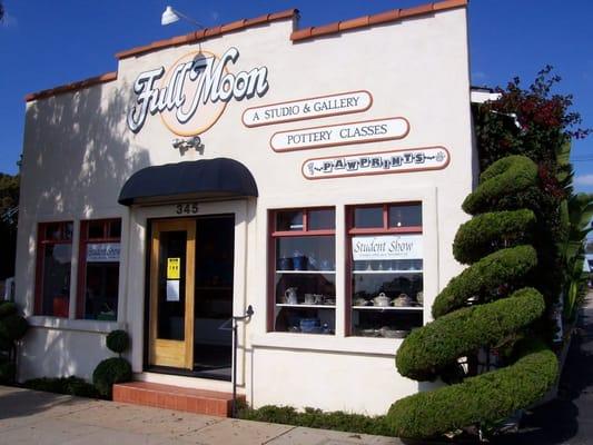 Full Moon Pottery Studio & Gallery