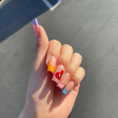 Jenny did an amazing job, i really love how my nails turned out, i recommend her!!