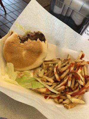 Prollly one of the worse burgers I've ever eaten.. very dry... tasted like it was seasoned with only onion powder...
French fries greasy