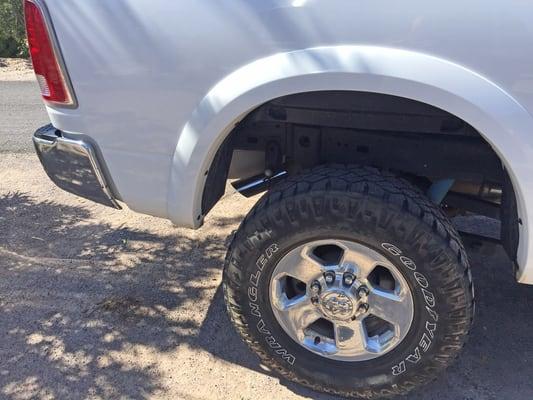 My truck is a '15 Ram Power Wagon. Do some off-roading & was concerned with ground clearance. Allan put together this nice setup.