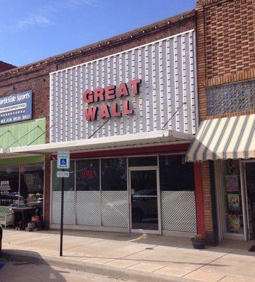 A great place to eat despite the Plain Jane exterior