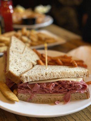 Peggy Kinnane's Irish Restaurant & Pub