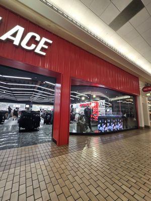 Shoe palace merced