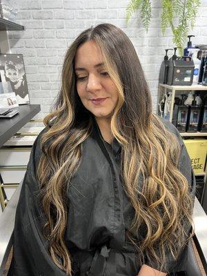 Brunette balayage.