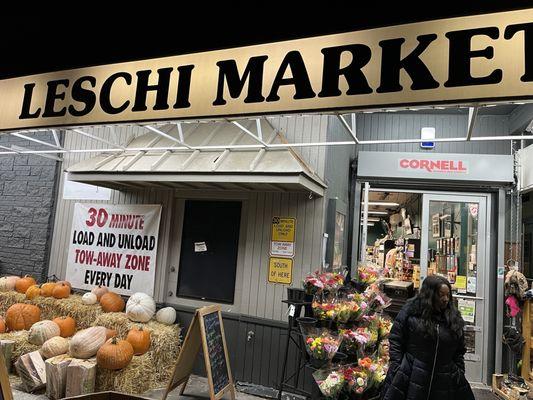 Leschi Market
