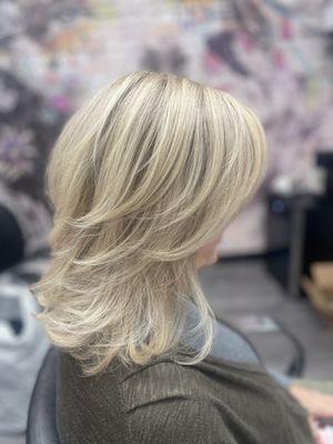 Blonde, oh how I love the dimension!