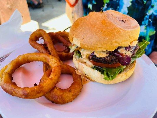 Cheeseburger served with onion rings