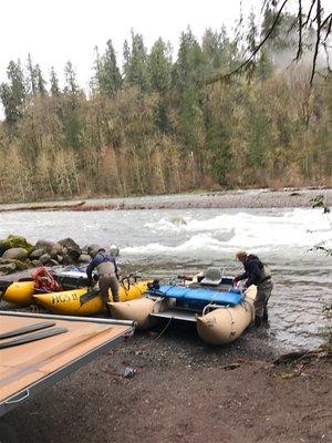 Launch point (put in) at Dodge Park on the Sandy River. Pontoon boats !