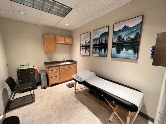 We've got clean and cozy procedure rooms where we optimize your health!