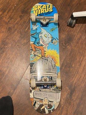 Custom deck repping the house board SKATE VIRUS