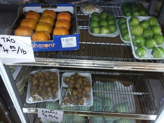 Persimmon, not sure and longans on bottom.