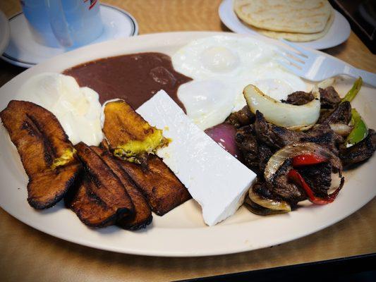 Delicioso mmmm. Salvadorean breakfast with beef steak!!