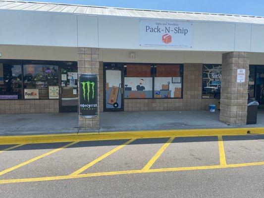 Signs and Novelties Pack-N-Ship