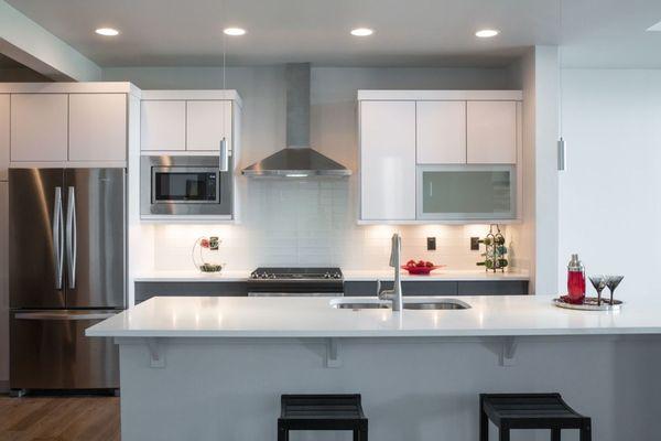 Bellmont 1600 ContemporaryGloss White with Absolute White Quartz