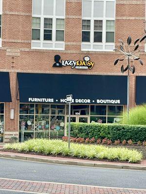 Outside / Exterior pic of shop - located in Village of Leesburg town center - near roundabout, across street from Bowlero